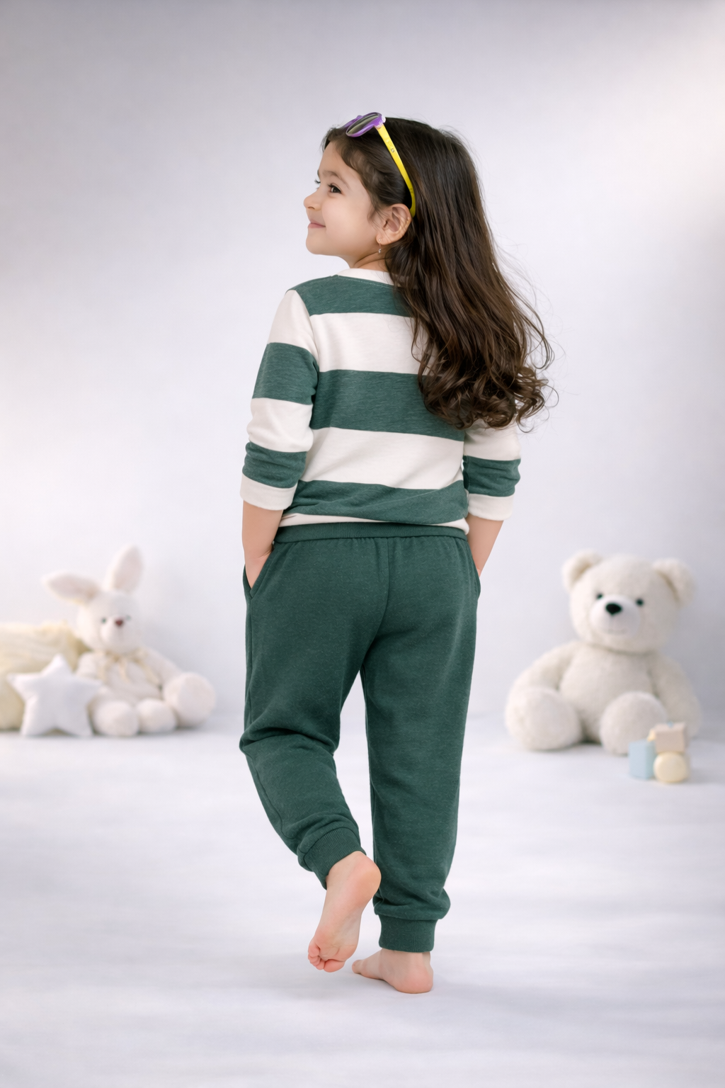 Full Sleeves Round Neck T-Shirt with Full Pants Casual Wear Set – White & Green Stripe Pattern (2–6 years)